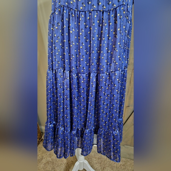CES FEMME Satin flowy ruffle layered ditsy flower print dress in Blue. Size 4 - Picture 6 of 11